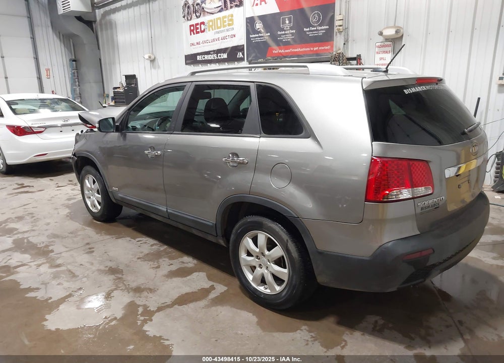 2011 KIA SORENTO LX VIN: 5XYKTCA19BG085880