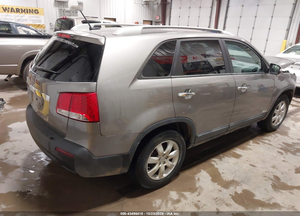 2011 KIA SORENTO LX VIN: 5XYKTCA19BG085880
