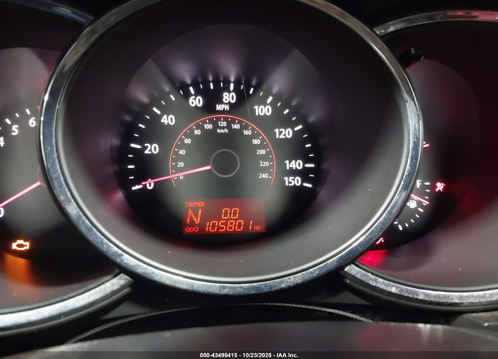 2011 KIA SORENTO LX VIN: 5XYKTCA19BG085880