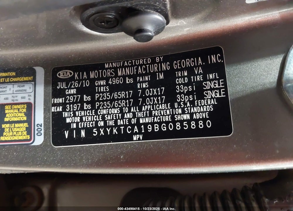 2011 KIA SORENTO LX VIN: 5XYKTCA19BG085880