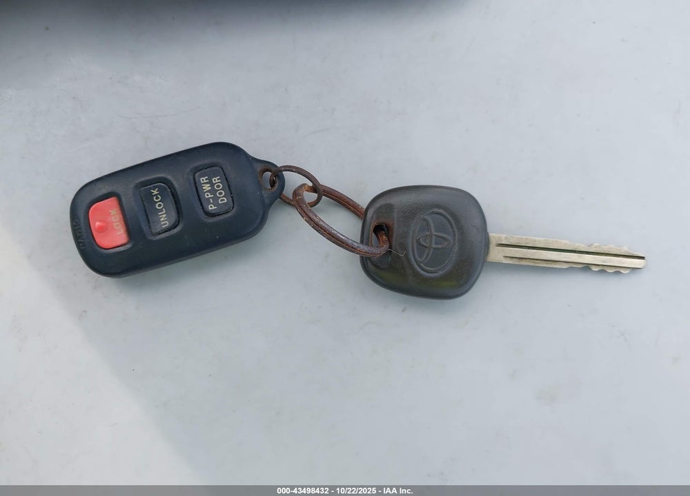 2001 TOYOTA SIENNA XLE VIN: 4T3ZF13C61U361232