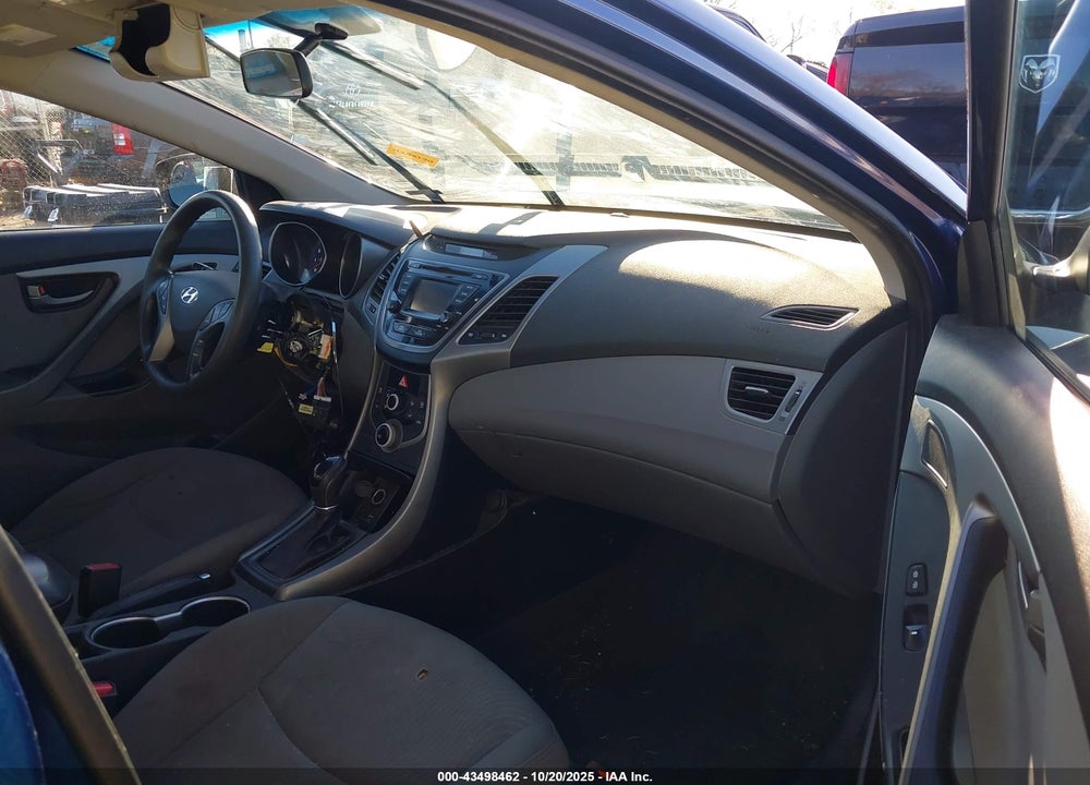 2016 HYUNDAI ELANTRA VIN: 5NPDH4AE0GH768148