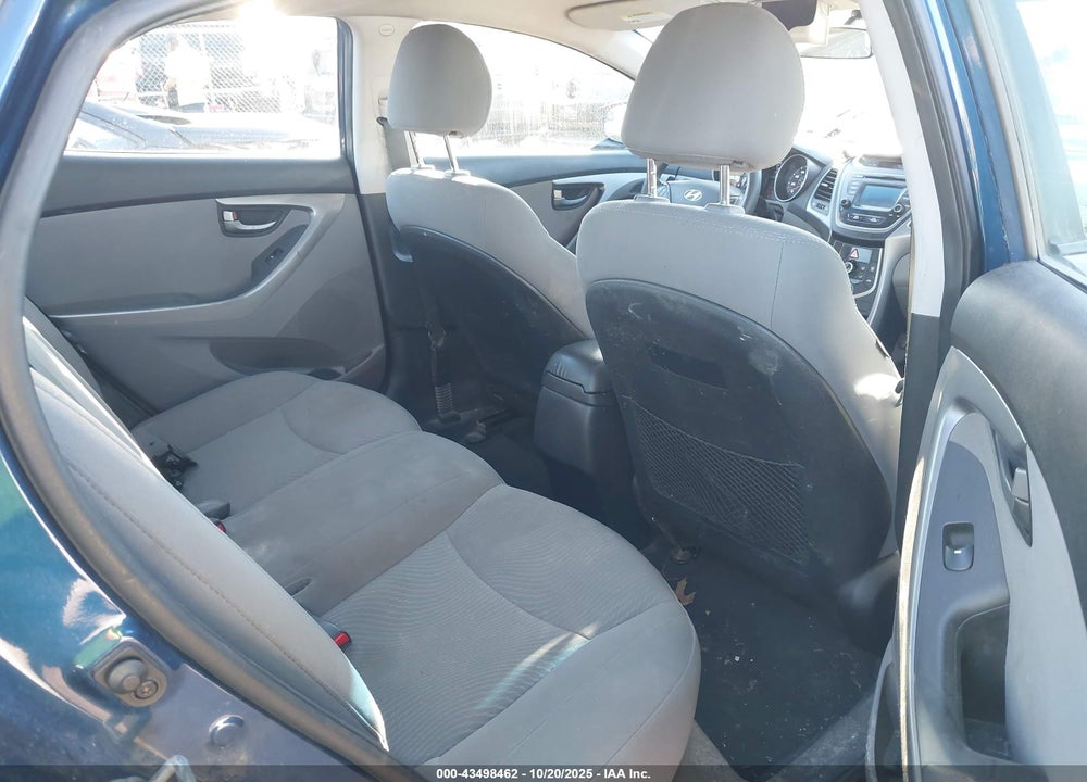 2016 HYUNDAI ELANTRA VIN: 5NPDH4AE0GH768148