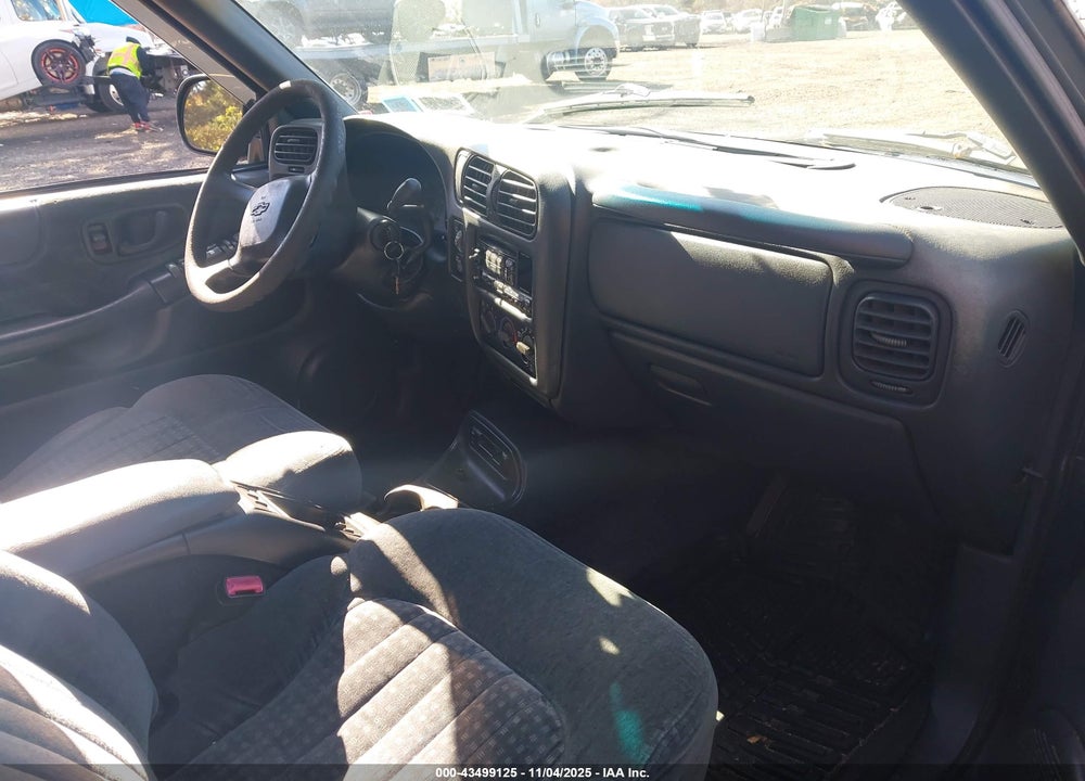2000 CHEVROLET BLAZER LS VIN: 1GNCS13W4Y2333144