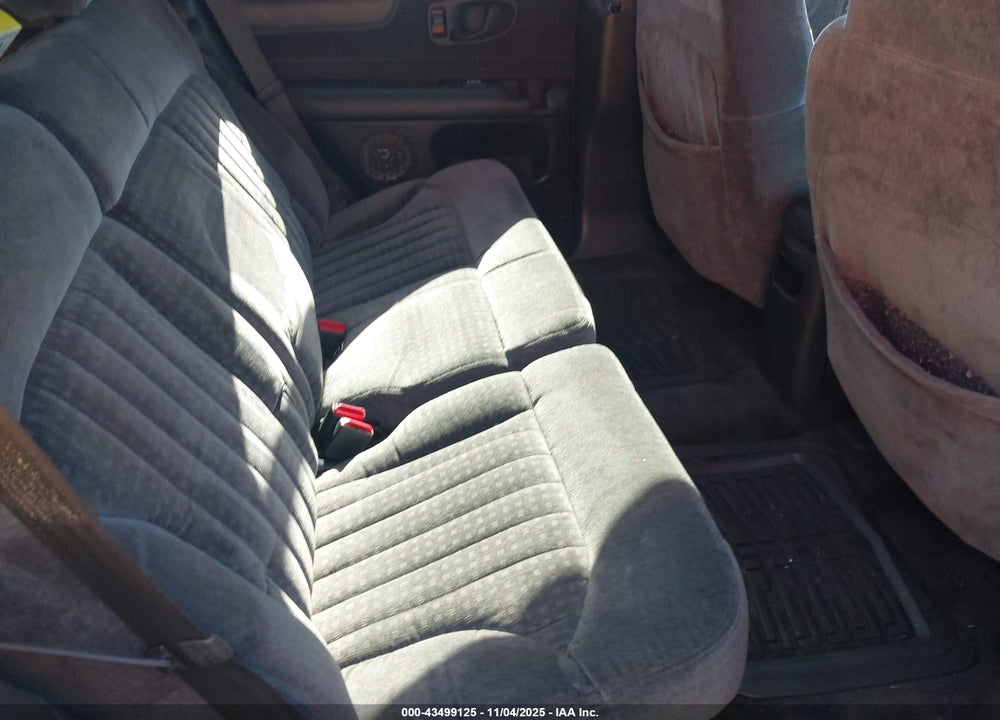 2000 CHEVROLET BLAZER LS VIN: 1GNCS13W4Y2333144
