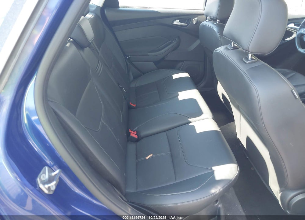 2015 FORD FOCUS TITANIUM VIN: 1FADP3J24FL228210