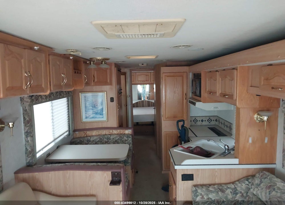 1999 FREIGHTLINER CHASSIS X LINE MOTOR HOME VIN: 4UZ6XFBC7XCB63347