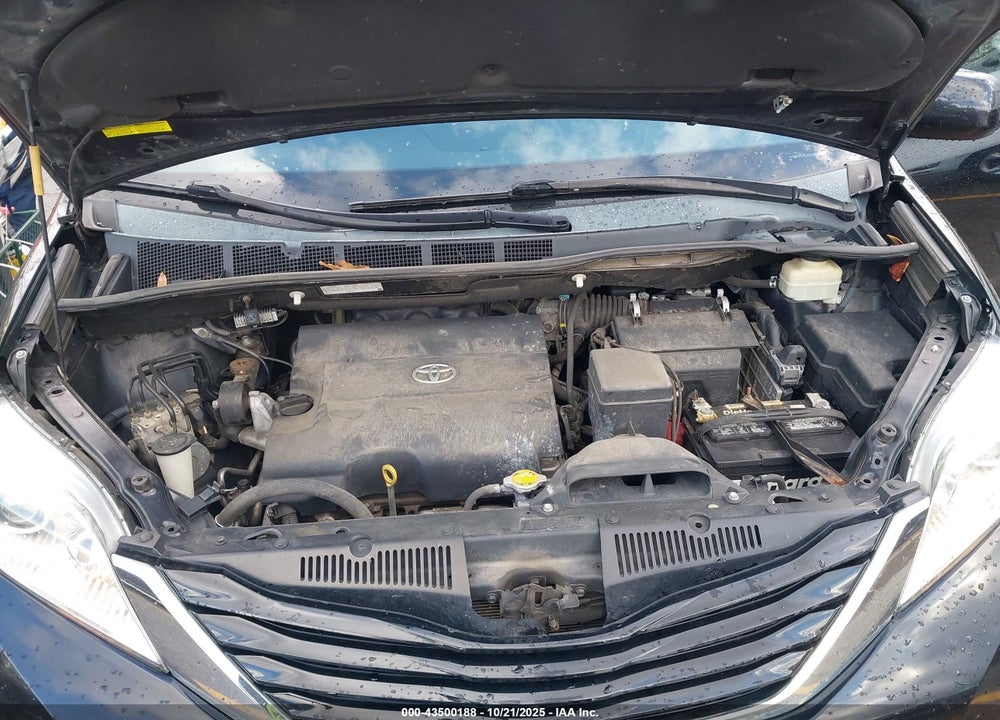 2015 TOYOTA SIENNA LE 8 PASSENGER VIN: 5TDKK3DC8FS575171