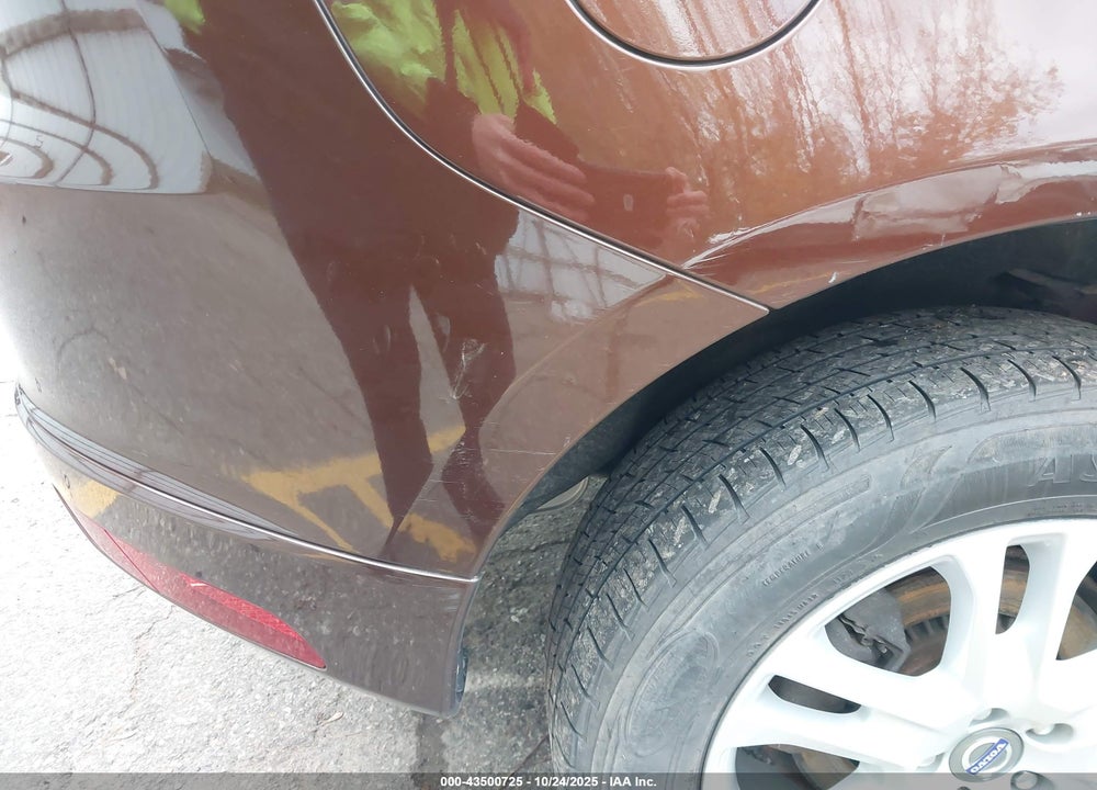 2015 VOLVO XC60 VIN: YV4612RKXF2632215