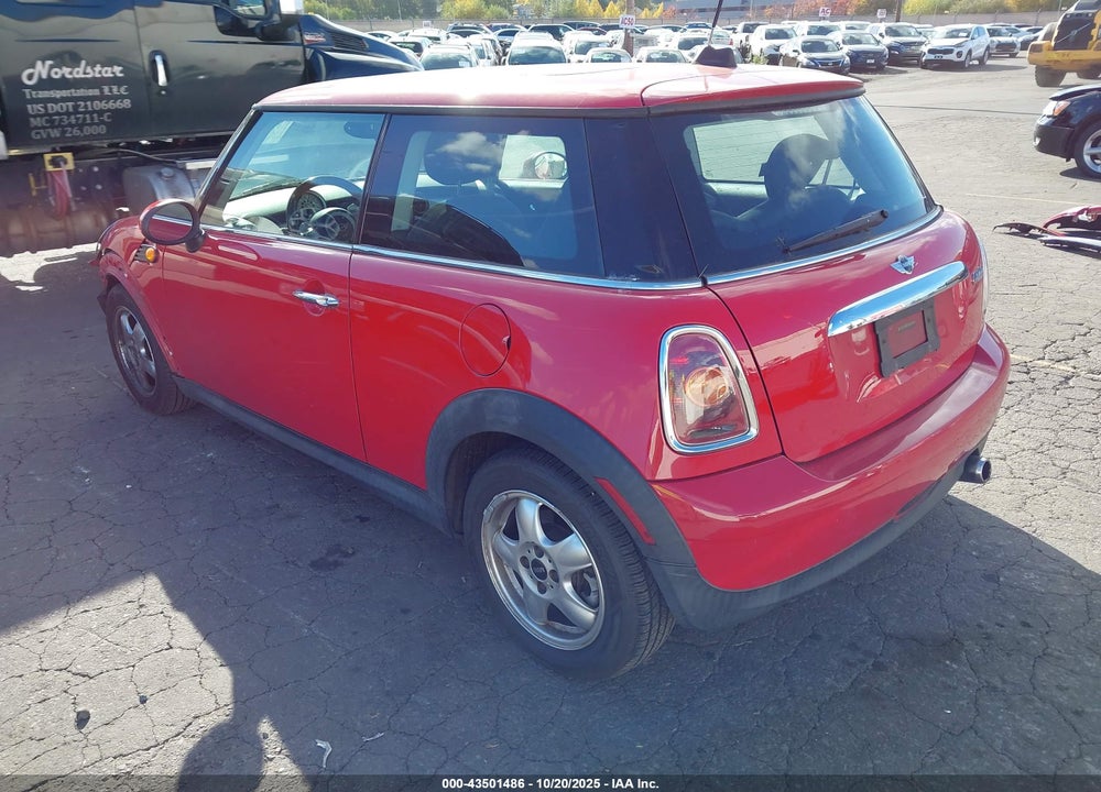 2009 MINI COOPER VIN: WMWMF33579TW70887