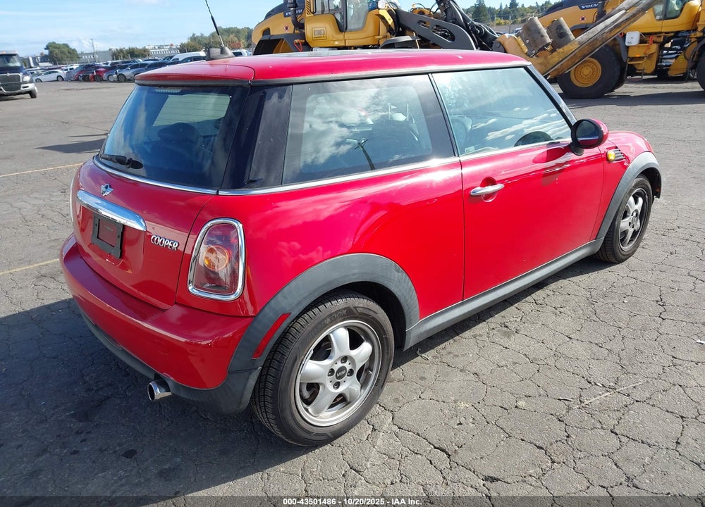 2009 MINI COOPER VIN: WMWMF33579TW70887