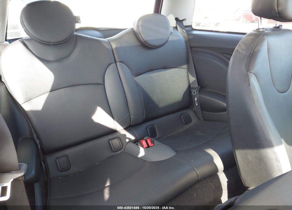 2009 MINI COOPER VIN: WMWMF33579TW70887