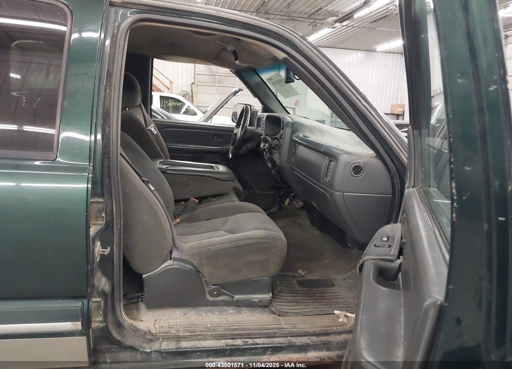 2005 CHEVROLET SILVERADO 2500HD LS VIN: 1GCHK23275F818206