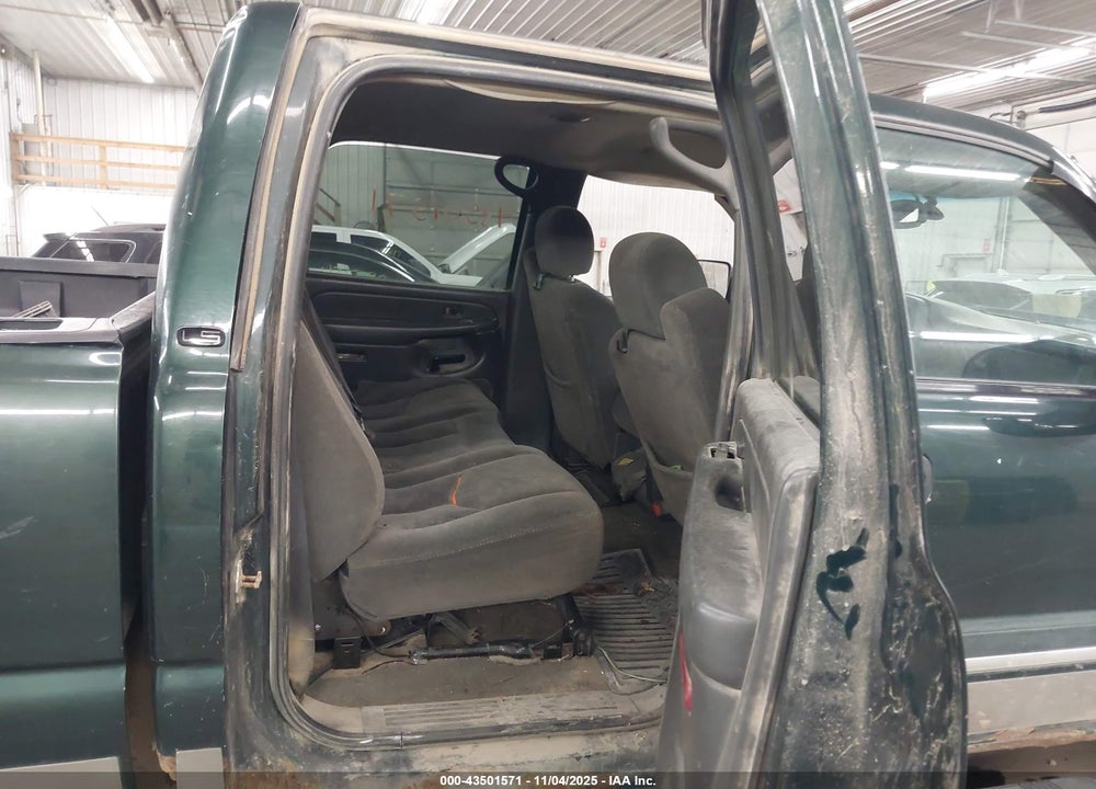 2005 CHEVROLET SILVERADO 2500HD LS VIN: 1GCHK23275F818206