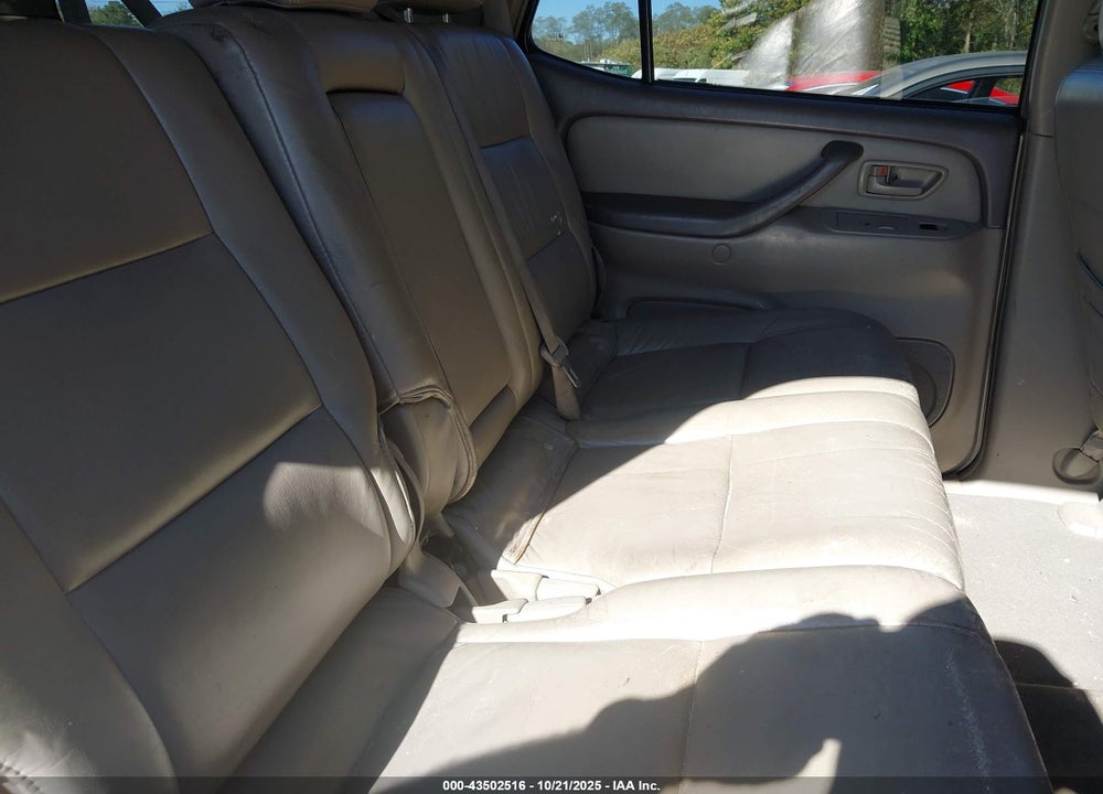 2005 TOYOTA SEQUOIA SR5 V8 VIN: 5TDBT44A15S243489