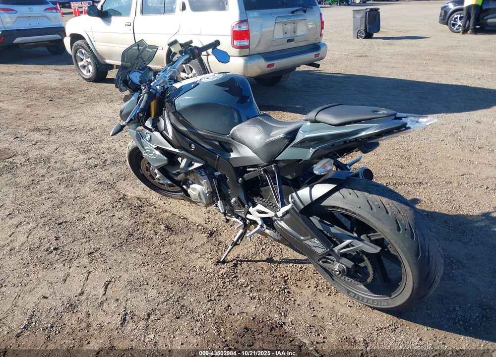 2017 BMW S 1000 VIN: WB10D6201HZ762049