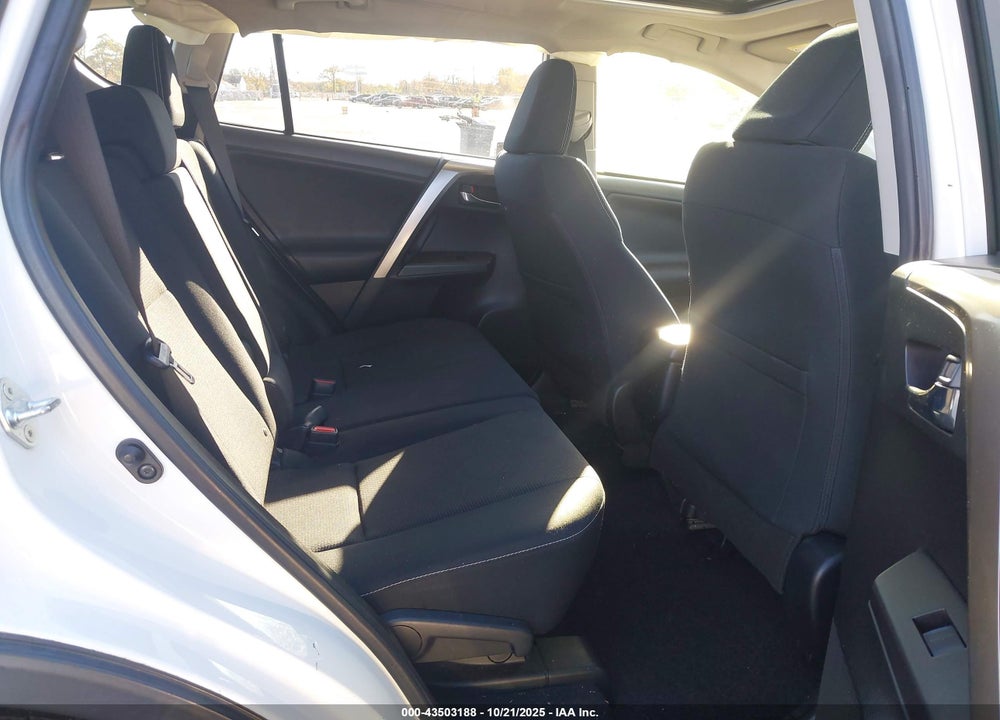 2018 TOYOTA RAV4 XLE VIN: JTMRFREV0JJ211239