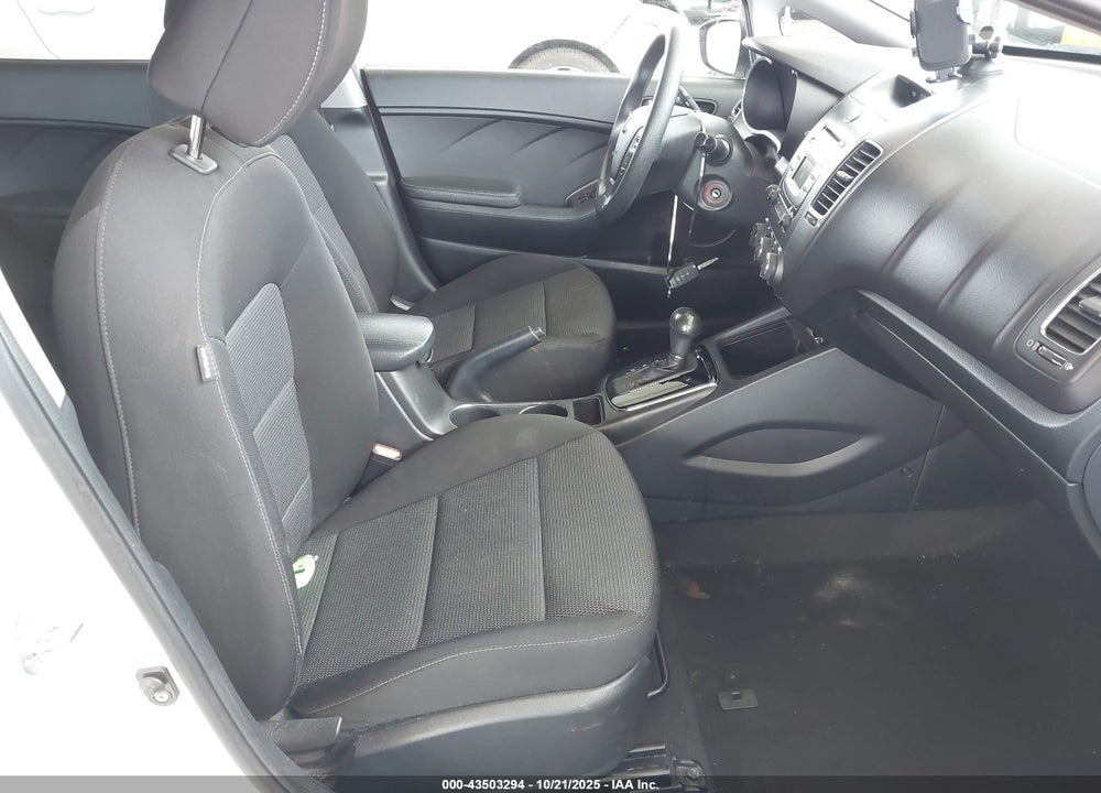 2017 KIA FORTE LX VIN: KNAFK5A88H5705579