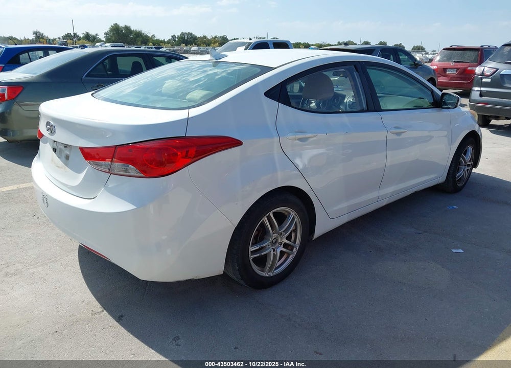 2011 HYUNDAI ELANTRA VIN: 5NPDH4AE5BH028572