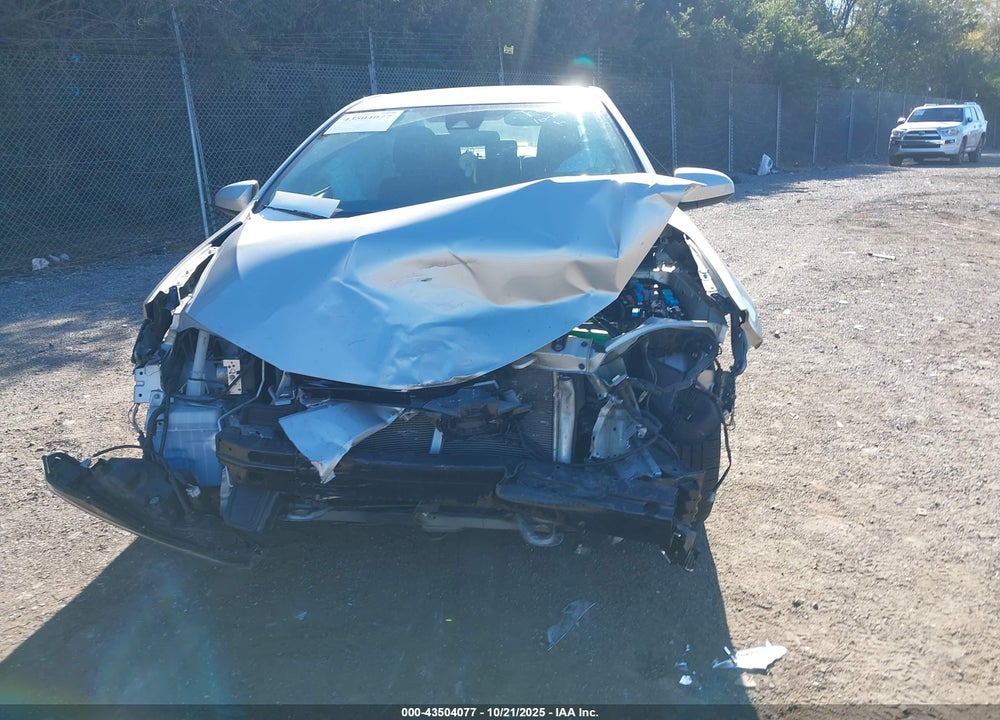 2018 TOYOTA COROLLA LE VIN: 2T1BURHE2JC067806