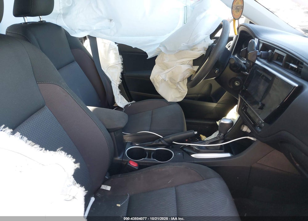 2018 TOYOTA COROLLA LE VIN: 2T1BURHE2JC067806