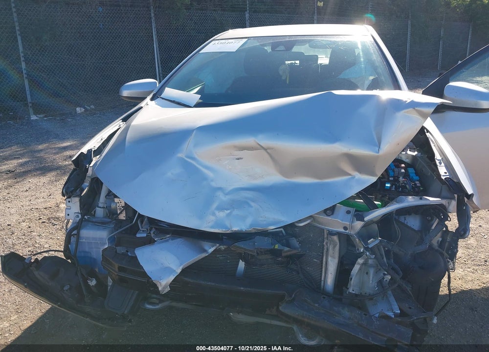 2018 TOYOTA COROLLA LE VIN: 2T1BURHE2JC067806