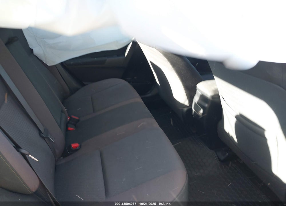 2018 TOYOTA COROLLA LE VIN: 2T1BURHE2JC067806