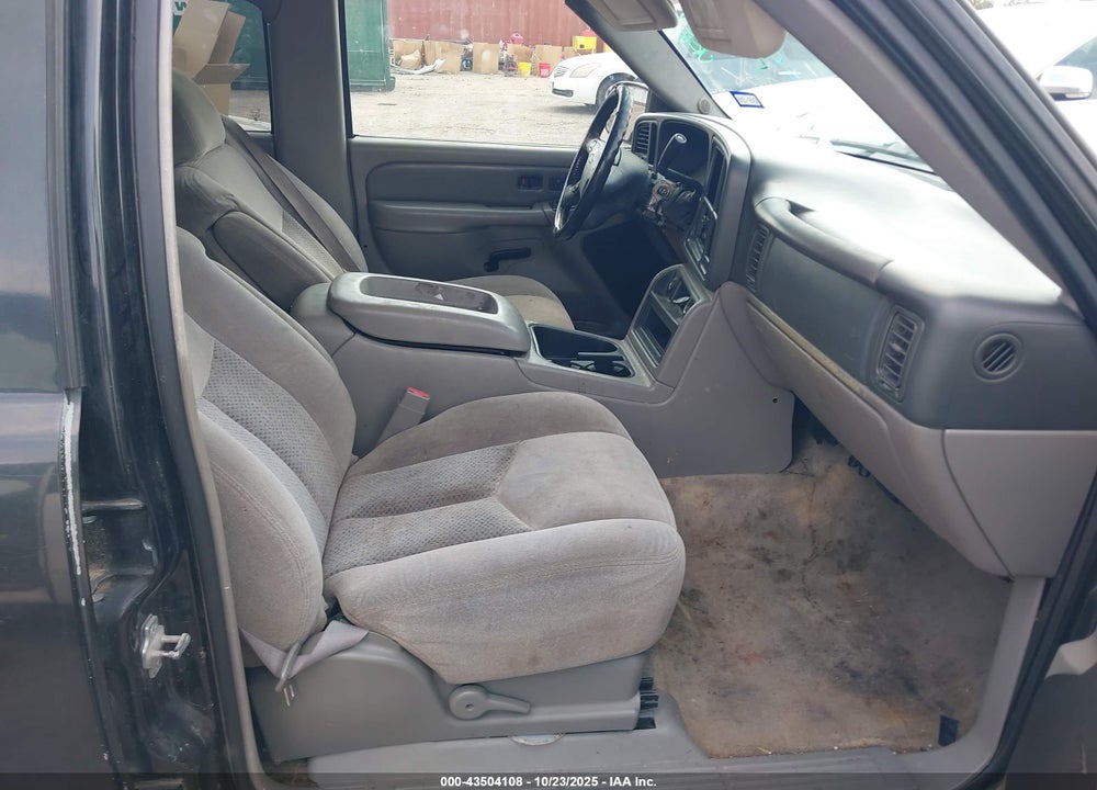 2005 CHEVROLET SUBURBAN 1500 LS VIN: 1GNEC16Z15R173836