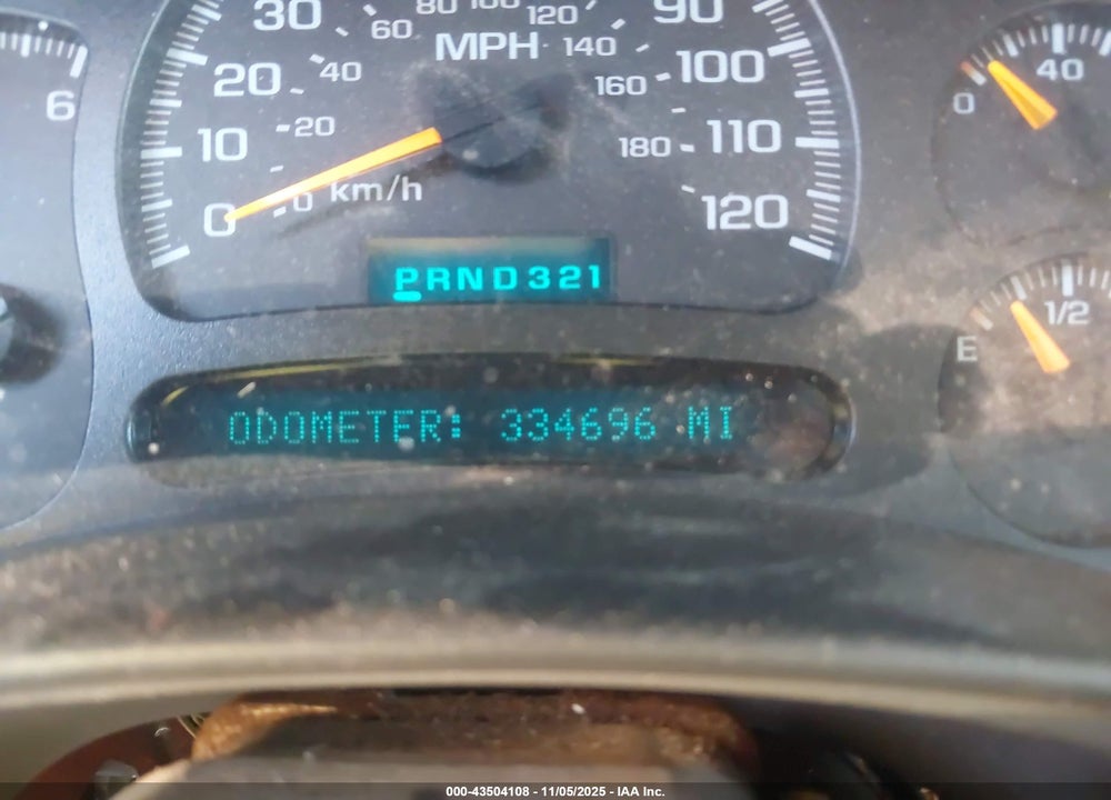 2005 CHEVROLET SUBURBAN 1500 LS VIN: 1GNEC16Z15R173836