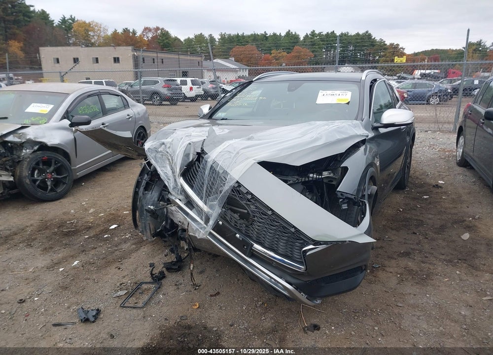 2017 INFINITI QX30 PREMIUM VIN: SJKCH5CRXHA036407