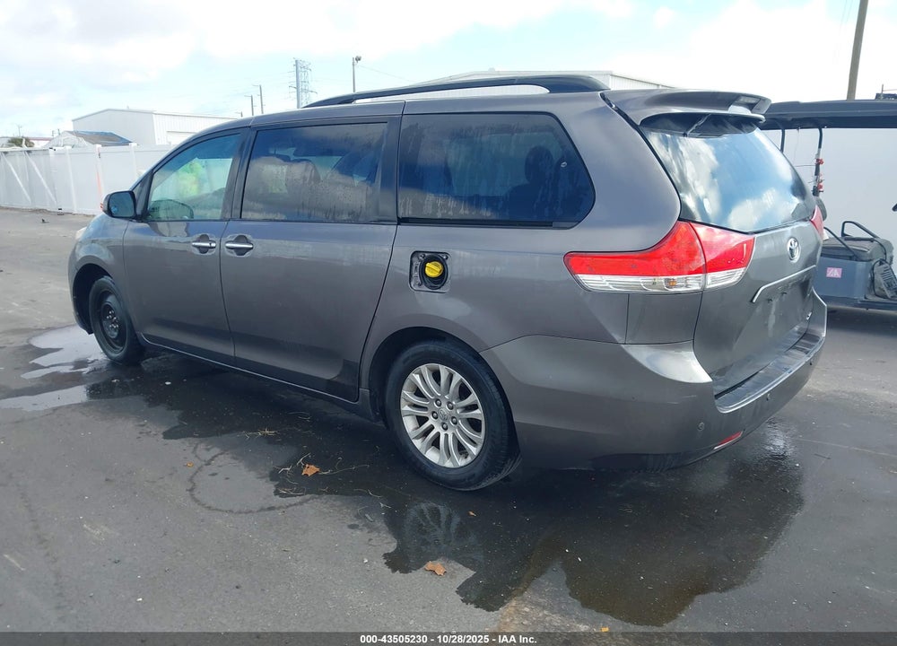 2011 TOYOTA SIENNA XLE V6 AUTO ACCESS SEAT VIN: 5TDYK3DC0BS053414
