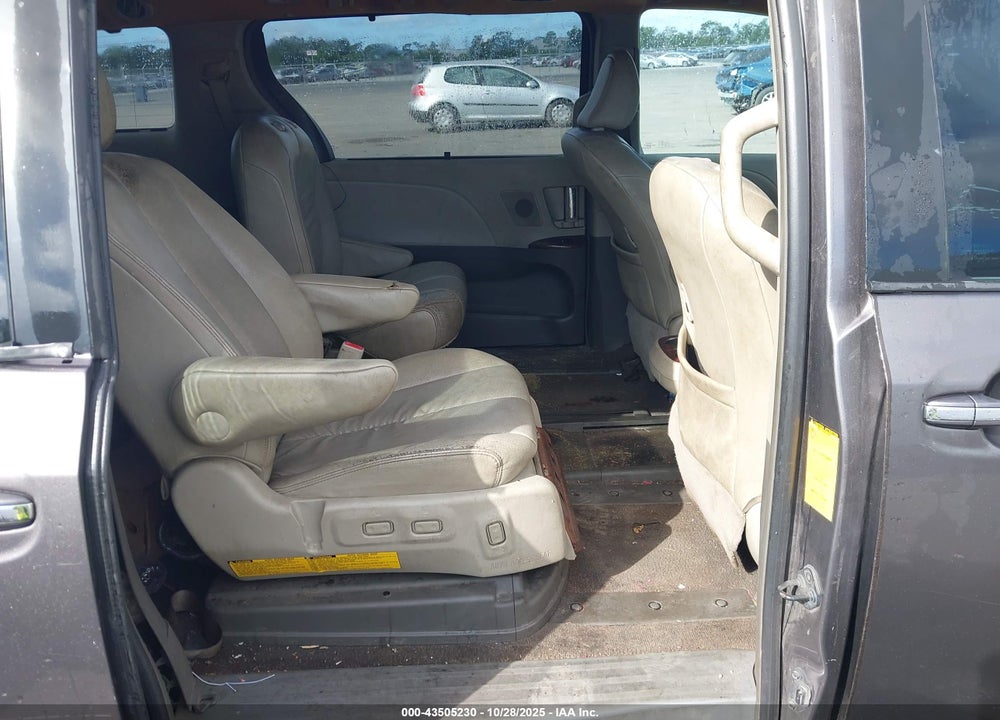 2011 TOYOTA SIENNA XLE V6 AUTO ACCESS SEAT VIN: 5TDYK3DC0BS053414