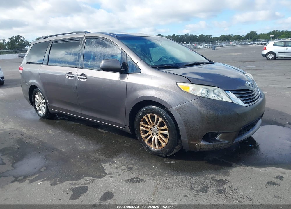 2011 TOYOTA SIENNA XLE V6 AUTO ACCESS SEAT VIN: 5TDYK3DC0BS053414