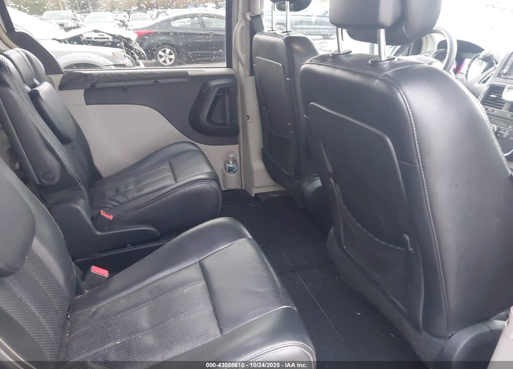 2011 CHRYSLER TOWN & COUNTRY TOURING-L VIN: 2A4RR8DG0BR605643