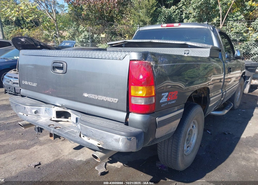 2000 CHEVROLET SILVERADO 1500 LS VIN: 1GCEK14T7YZ202190