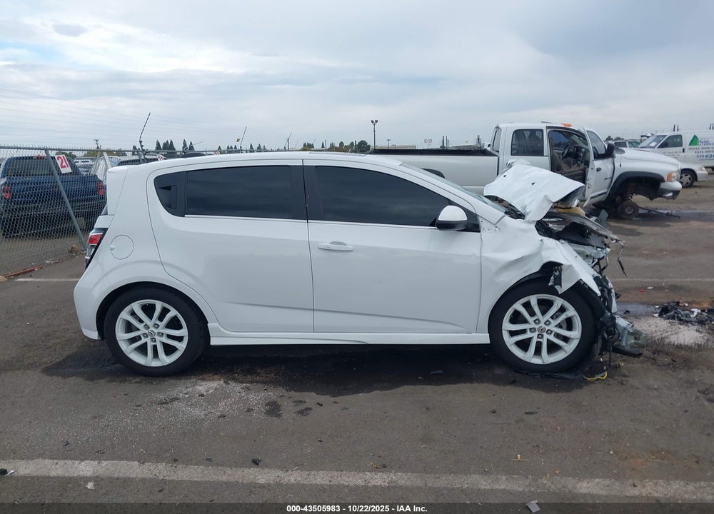 2020 CHEVROLET SONIC FWD  LT 5-DOOR VIN: 1G1JD6SB2L4111181