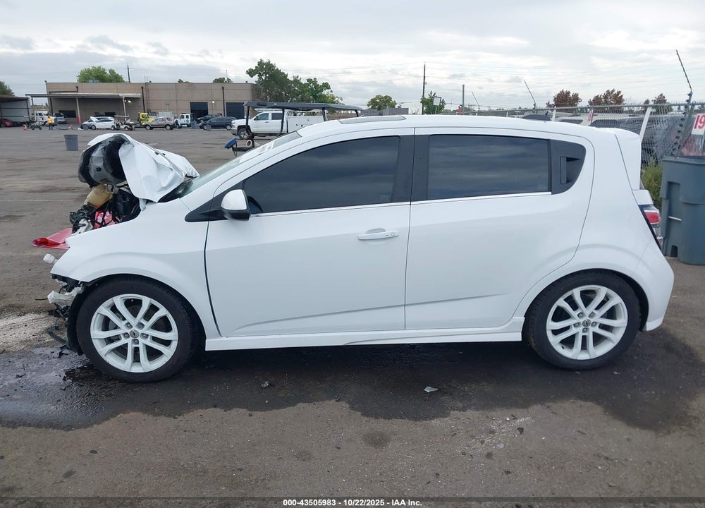 2020 CHEVROLET SONIC FWD  LT 5-DOOR VIN: 1G1JD6SB2L4111181
