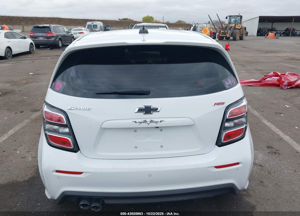 2020 CHEVROLET SONIC FWD  LT 5-DOOR VIN: 1G1JD6SB2L4111181