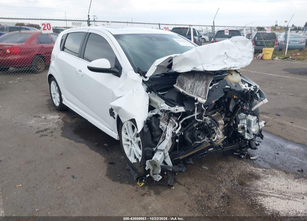 2020 CHEVROLET SONIC FWD  LT 5-DOOR VIN: 1G1JD6SB2L4111181