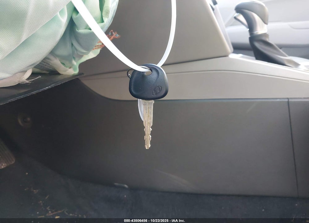 2017 HYUNDAI ELANTRA SE VIN: KMHD84LF2HU076160