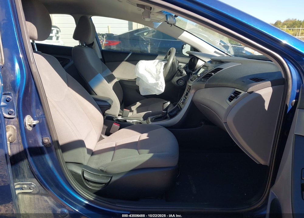 2016 HYUNDAI ELANTRA VIN: 5NPDH4AE8GH713382