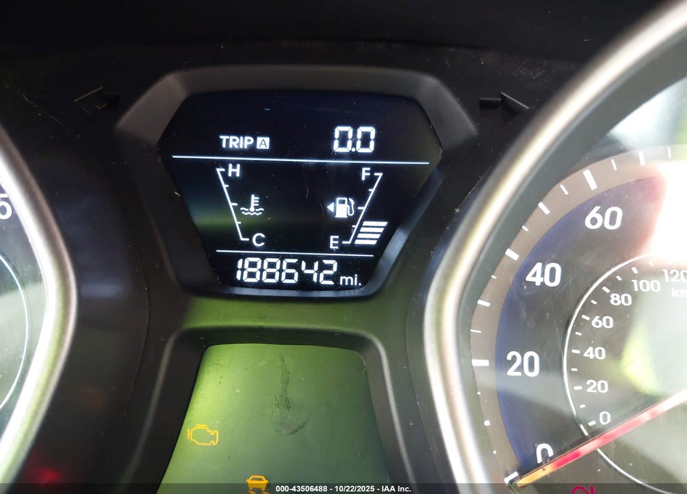 2016 HYUNDAI ELANTRA VIN: 5NPDH4AE8GH713382