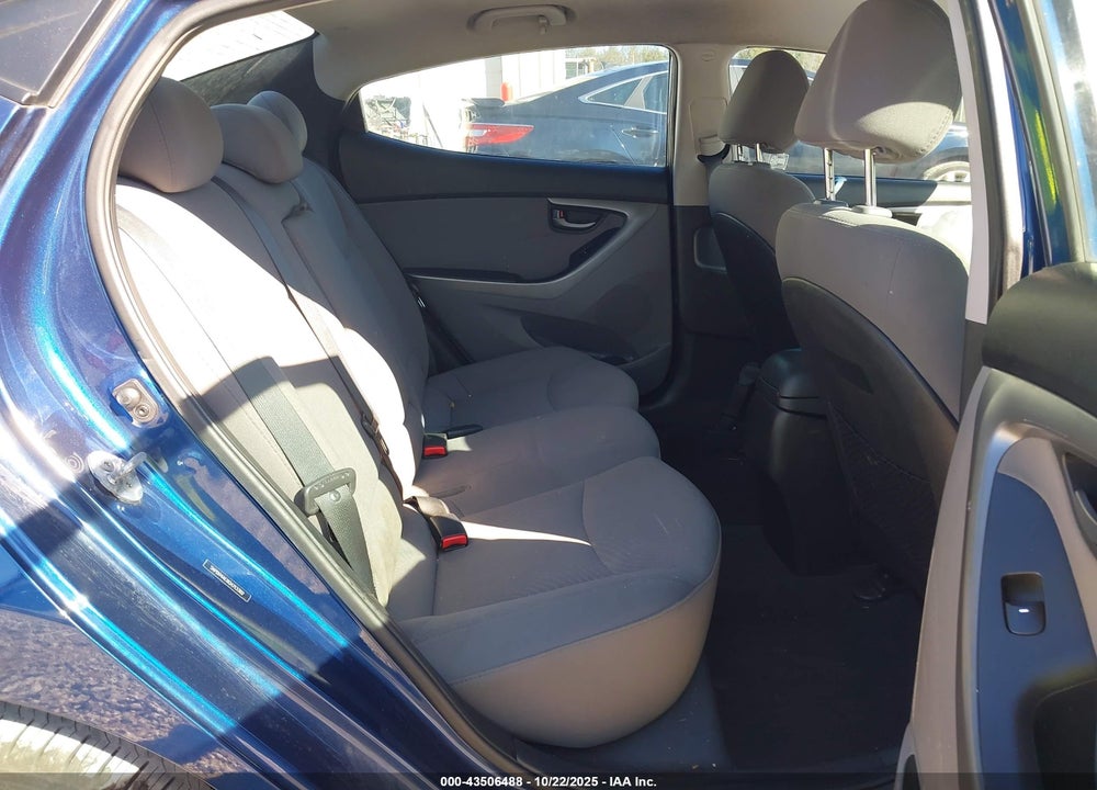 2016 HYUNDAI ELANTRA VIN: 5NPDH4AE8GH713382