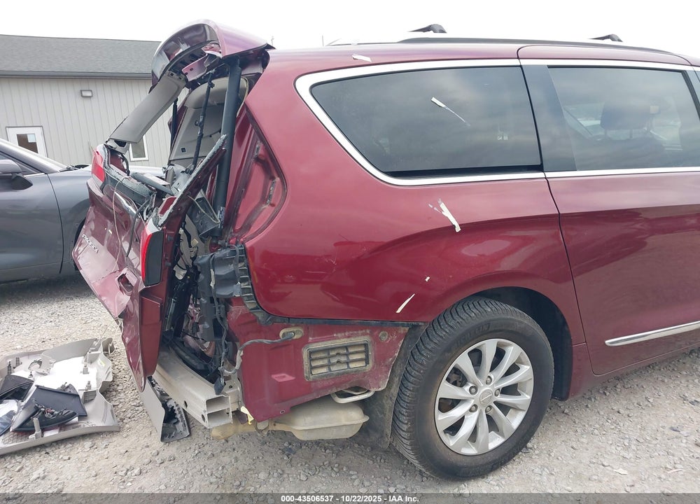 2018 CHRYSLER PACIFICA TOURING L PLUS VIN: 2C4RC1EG4JR289613