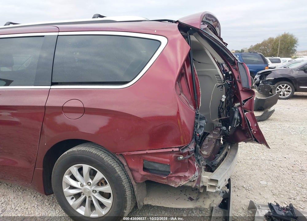 2018 CHRYSLER PACIFICA TOURING L PLUS VIN: 2C4RC1EG4JR289613