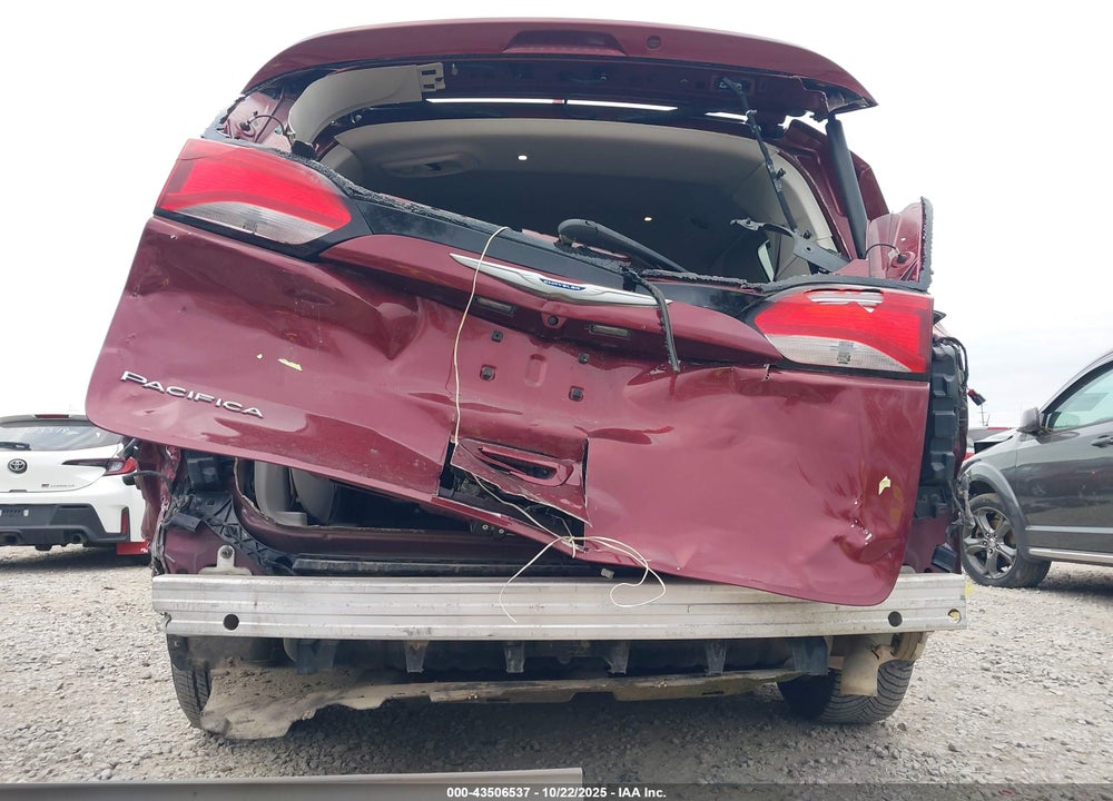 2018 CHRYSLER PACIFICA TOURING L PLUS VIN: 2C4RC1EG4JR289613