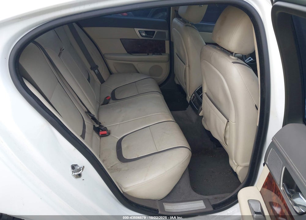2012 JAGUAR XF VIN: SAJWA0HB6CLS53812