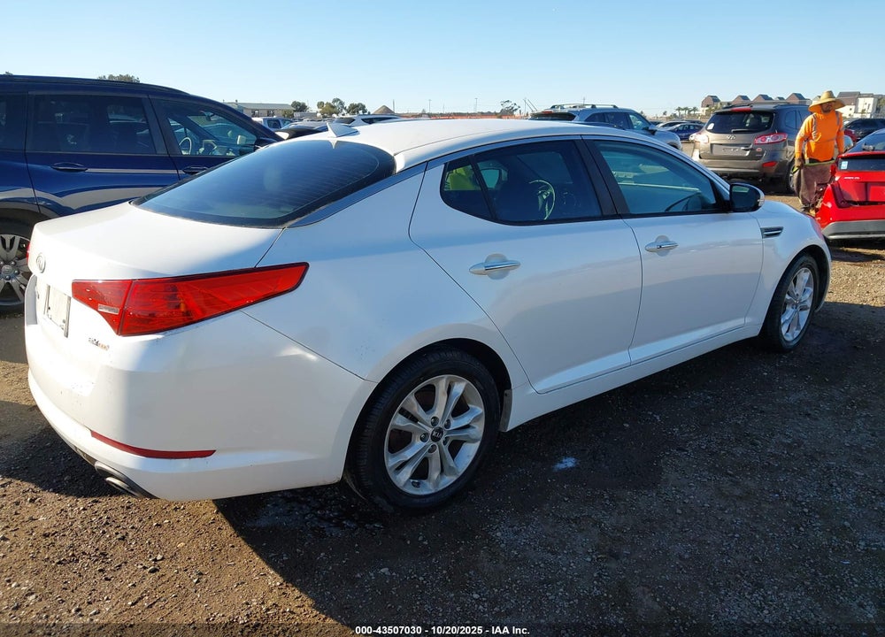2011 KIA OPTIMA VIN: KNAGN4A74B5142678