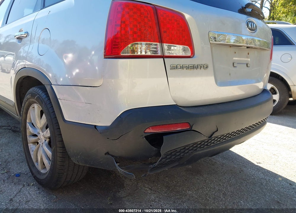 2011 KIA SORENTO LX V6 VIN: 5XYKTDA23BG067986