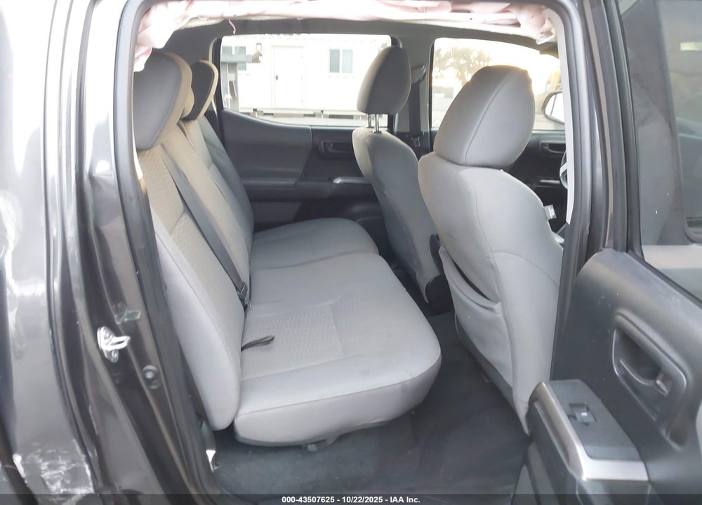 2018 TOYOTA TACOMA SR5 V6 VIN: 3TMAZ5CN1JM074993